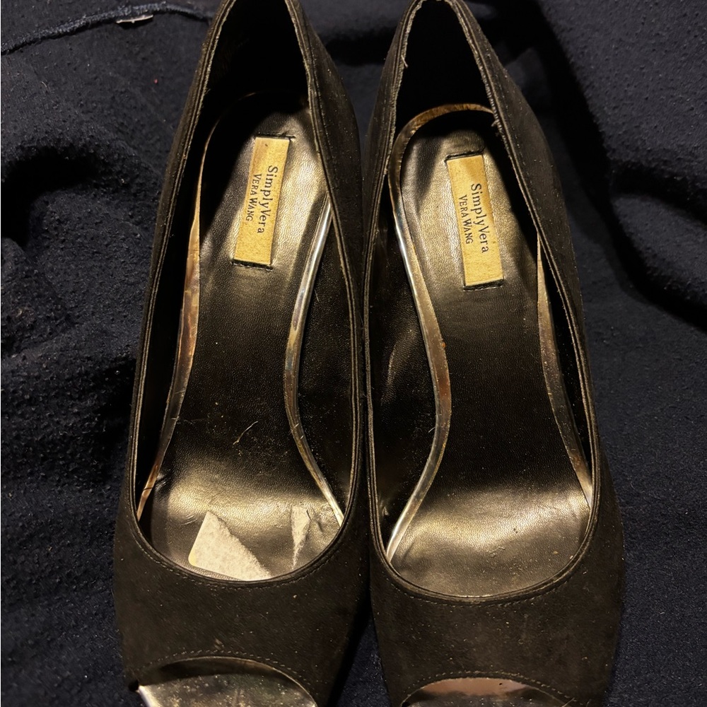 Vera Wang - Picture 1 of 4